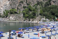 Lettini e Ombrelloni della spiaggia di San Montano