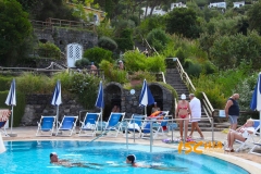 Un bagno in piscina