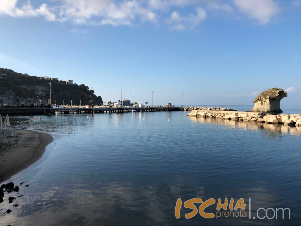 Spiaggia di Lacco Ameno e il Fungo