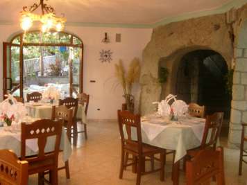 Hotel Villa Cimmentorosso - mese di Aprile - Entrata Hotel Villa Cimmento Rosso-Forio-Isola d'Ischia
