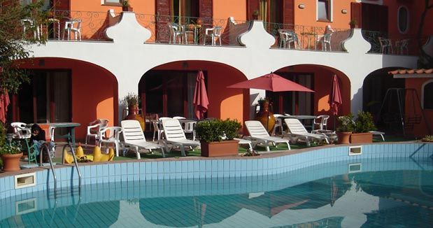 Hotel Aragonese - mese di Luglio - piscina esterna