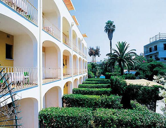 Hotel Terme Alexander - mese di Luglio - hotel-san-giovanni-ischia-balcone-camere