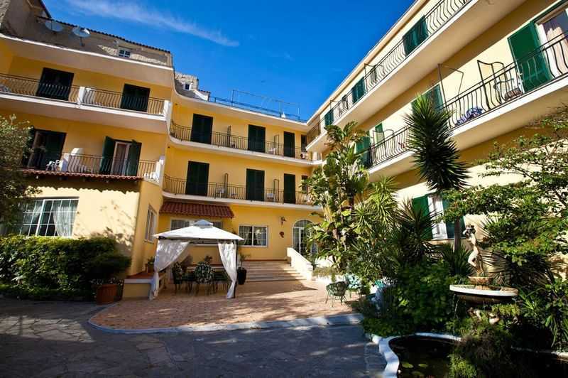 Hotel Terme Elisabetta - mese di Aprile - Giardino Ristorante