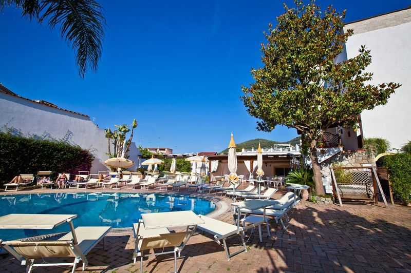 Hotel Terme Elisabetta - mese di Aprile - Piscina solarium