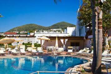 Hotel Terme Elisabetta - mese di Aprile - Piscina esterna