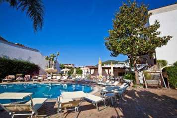 Hotel Terme Elisabetta - mese di Aprile - Piscina solarium