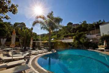 Hotel Terme Elisabetta - mese di Aprile - Solarium Piscina 2