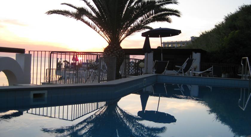 Hotel Citara - mese di Gennaio - tramonto piscina