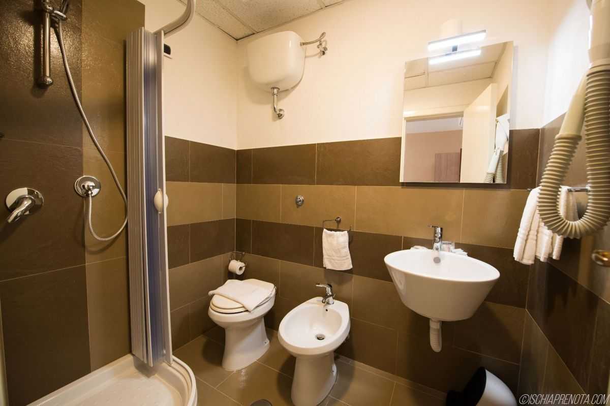 Hotel Terme Stella Maris - mese di Aprile - bagno camera 2