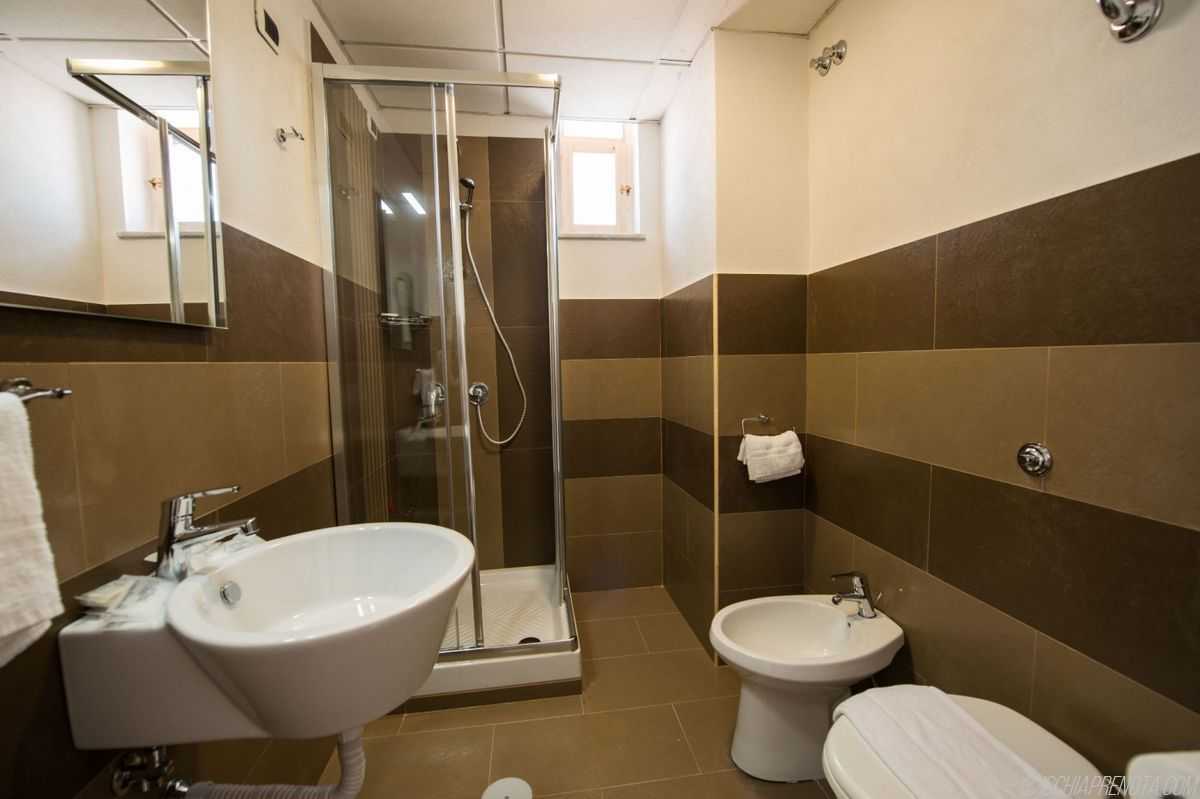 Hotel Terme Stella Maris - mese di Aprile - bagno camera