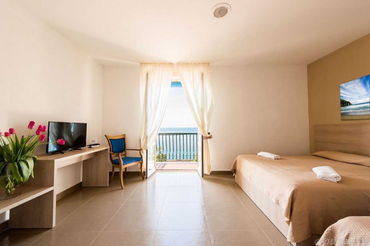 Hotel Terme Stella Maris - mese di Aprile - camera tripla con balcone