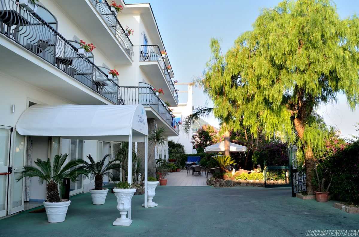 Hotel Terme Stella Maris - mese di Aprile - parcheggio area relax