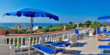 Hotel Ischia Onda Blu - mese di Aprile - solarium