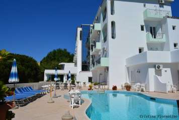 Hotel La Ginestra - mese di Agosto - Piscina 1