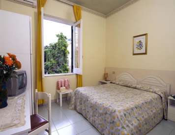 Hotel Villa Diana - mese di Aprile - Struttura Esterna offerte-Ischia Porto Home