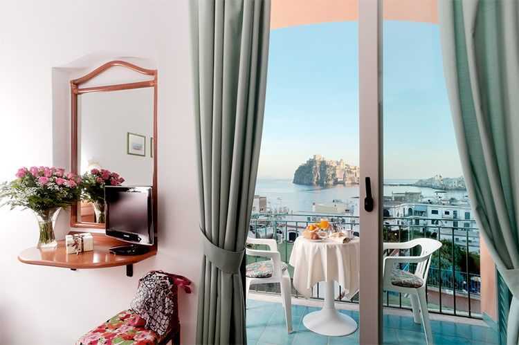 Hotel Ulisse - mese di Ottobre - Struttura Esterna offerte-Ischia