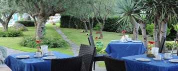 Hotel Ideal - mese di Aprile - Vista Esterna Intera Struttura offerte-isola d'Ischia