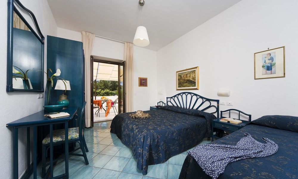 Hotel Ideal - mese di Marzo - Vista Esterna Intera Struttura offerte-isola d'Ischia
