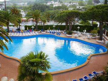 Hotel Park Imperial - mese di Aprile - Piscina Esterna