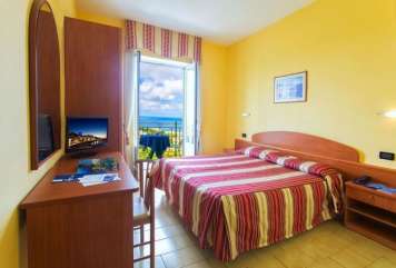 Hotel Parco dei Principi - mese di Maggio - camera-con-balcone-2-