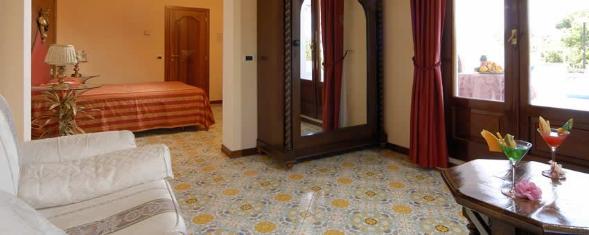 Hotel Terme la Bagattella (Nuova Gestione) - mese di Aprile - Entrata Hotel Terme la Bagattella-Forio d'Ischia