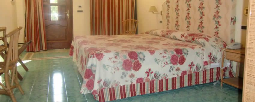 Hotel Terme la Bagattella (Nuova Gestione) - mese di Aprile - Entrata Hotel Terme la Bagattella-Forio d'Ischia