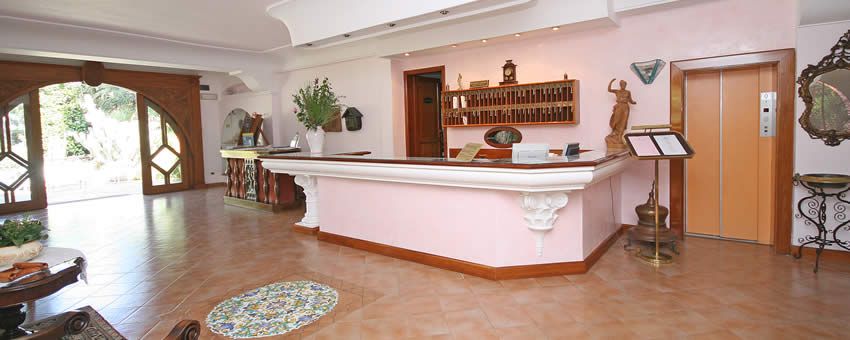 Hotel Terme la Bagattella (Nuova Gestione) - mese di Aprile - Entrata Hotel Terme la Bagattella-Forio d'Ischia