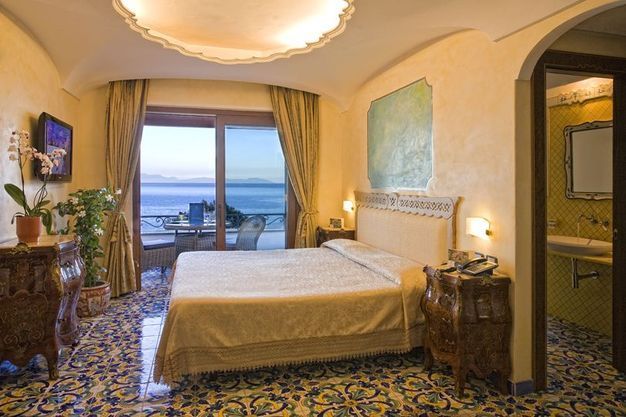 Strand Hotel Terme Delfini - mese di Ottobre - Vista Esterna Intera Struttura Strand Hotel Delfini Terme-Isola d'Ischia