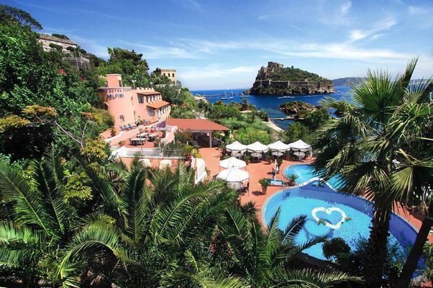 Strand Hotel Terme Delfini - mese di Aprile - Vista Esterna Intera Struttura Strand Hotel Delfini Terme-Isola d'Ischia