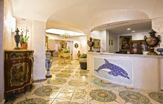Strand Hotel Terme Delfini - mese di Giugno - Vista Esterna Intera Struttura Strand Hotel Delfini Terme-Isola d'Ischia