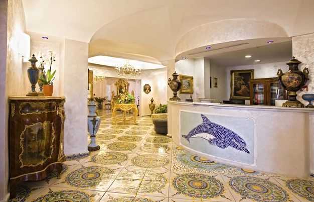 Strand Hotel Terme Delfini - mese di Aprile - Vista Esterna Intera Struttura Strand Hotel Delfini Terme-Isola d'Ischia