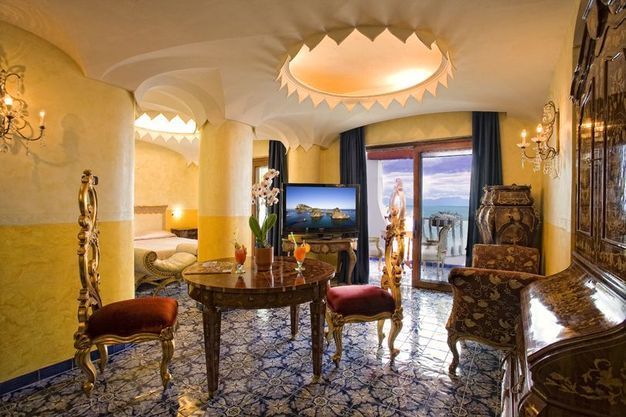 Strand Hotel Terme Delfini - mese di Maggio - Vista Esterna Intera Struttura Strand Hotel Delfini Terme-Isola d'Ischia