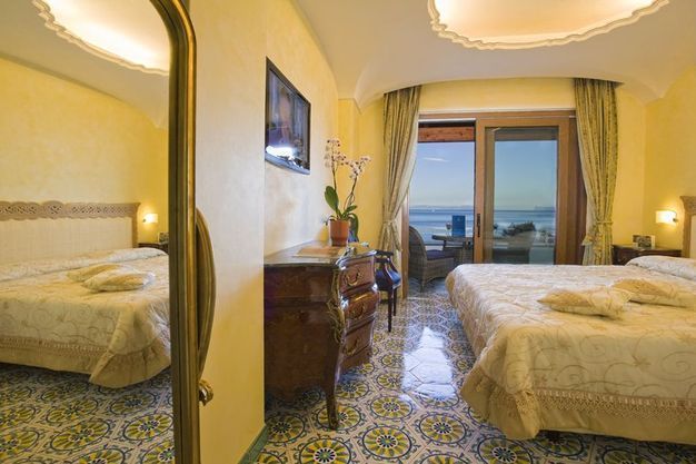 Strand Hotel Terme Delfini - mese di Febbraio - Vista Esterna Intera Struttura Strand Hotel Delfini Terme-Isola d'Ischia