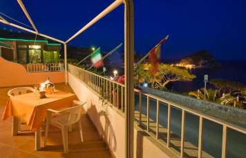 Hotel Residence S.Angelo - mese di Aprile - Entrata Hotel Residence S. Angelo- S. Angelo