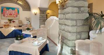 Hotel di Charme Nettuno - mese di Aprile - Ingresso Hotel Nettuno-Forio d'Ischia