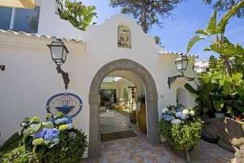 Hotel Central Park Terme - mese di Aprile - Entrata Hotel Central Park-Ischia Porto