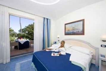 Hotel Central Park Terme - mese di Aprile - Entrata Hotel Central Park-Ischia Porto