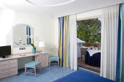 Hotel Central Park Terme - mese di Luglio - Entrata Hotel Central Park-Ischia Porto