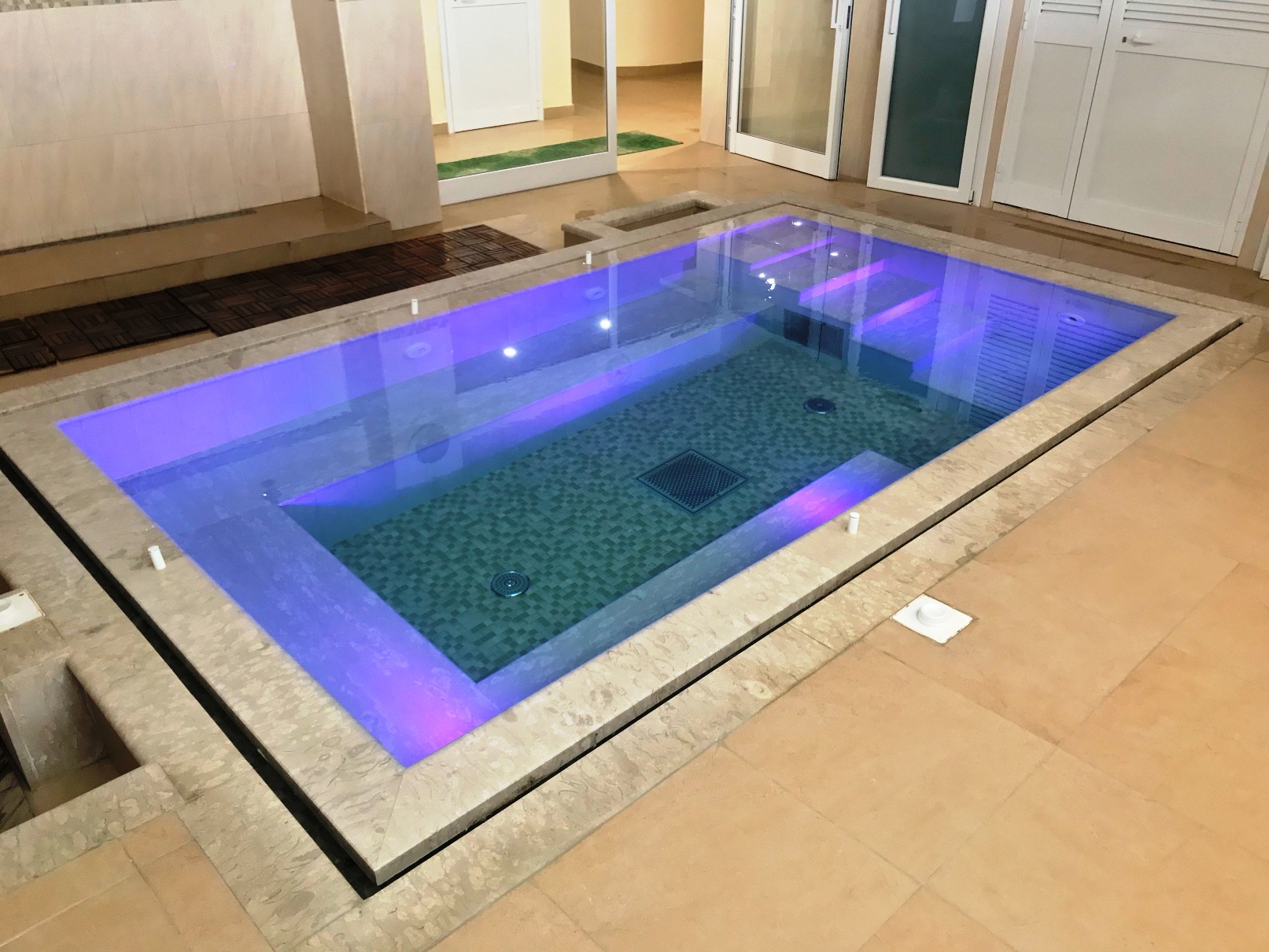 Hotel Bristol Terme - mese di Luglio - piscina interna 1