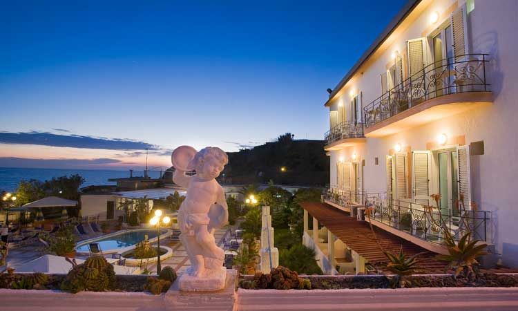Hotel Riva del Sole - mese di Marzo - terrazza offerte- Forio d'Ischia