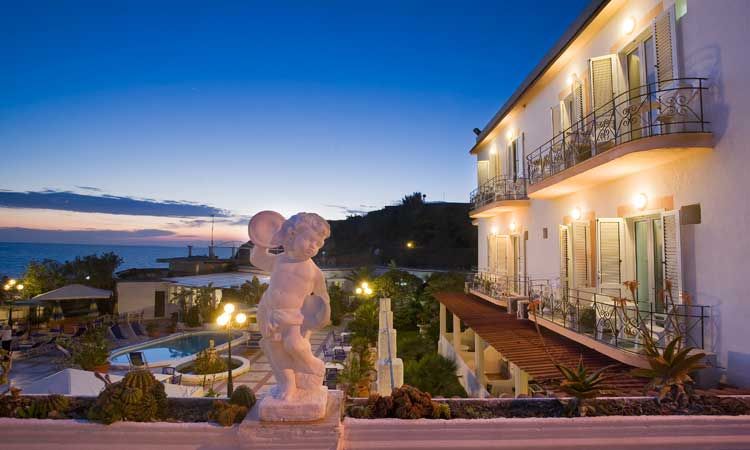 Hotel Riva del Sole - mese di Luglio - terrazza offerte- Forio d'Ischia