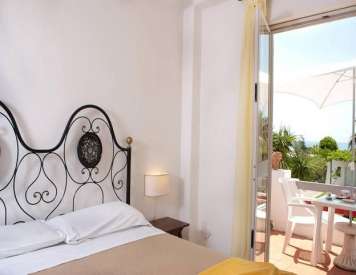Hotel Corona - mese di Aprile - giardino offerte- Forio d'Ischia